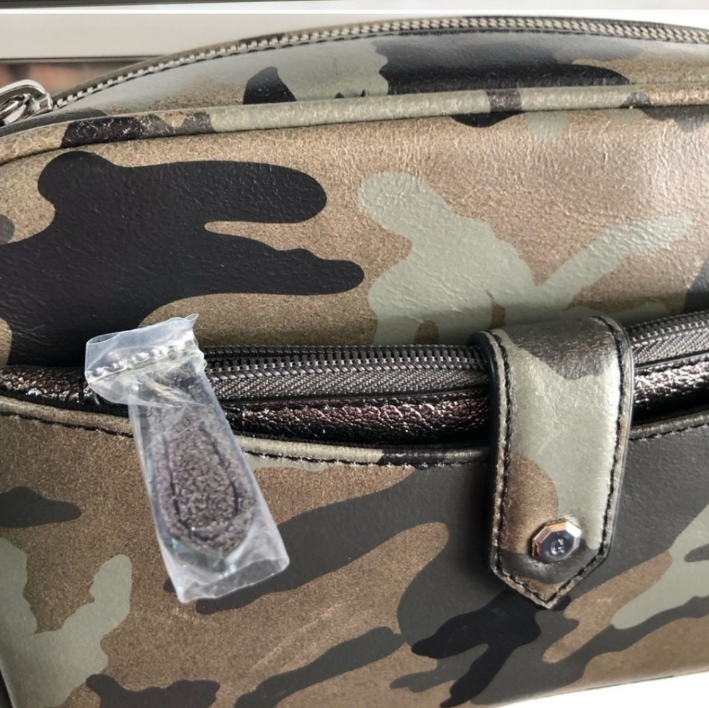 G.I.L.I Leather Camo Crossbody w/ Slim Metallic Wallet - Picture 9 of 12